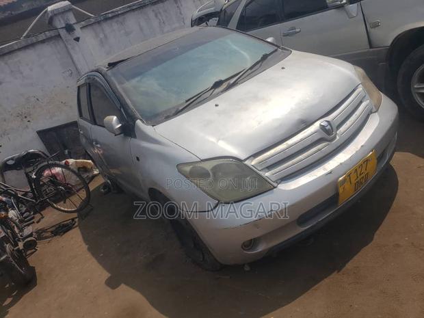 Toyota IST 2004 Silver