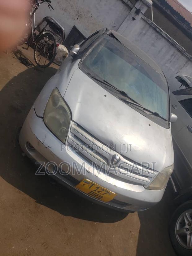 Toyota IST 2004 Silver