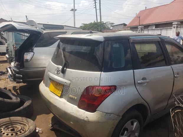 Toyota IST 2004 Silver
