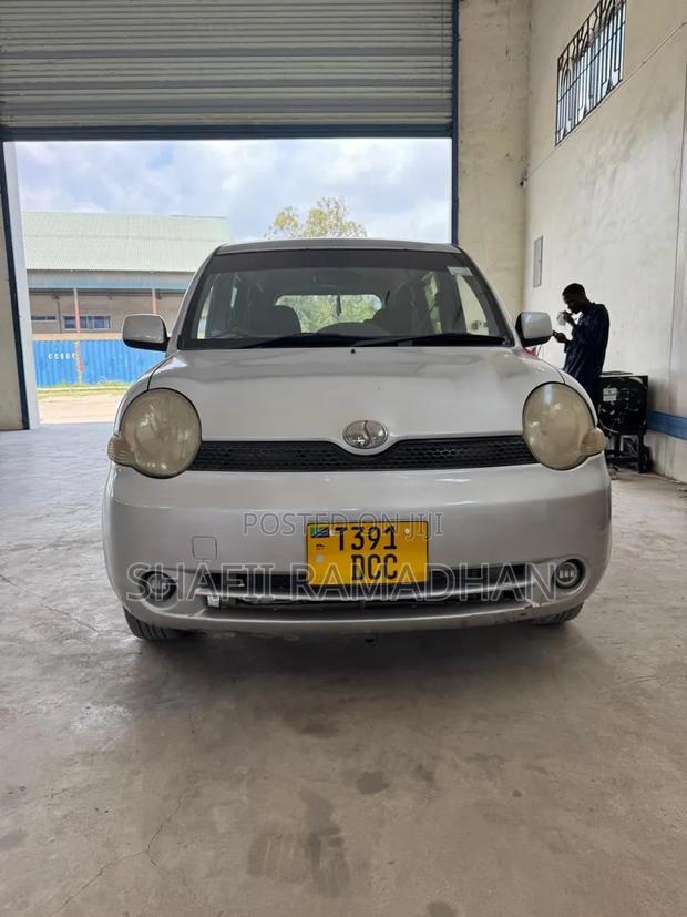 Toyota Sienta 2008 Silver