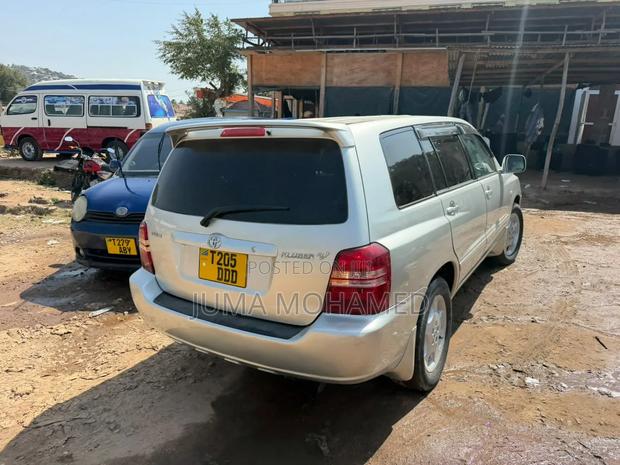 Toyota Kluger 2004 Gray