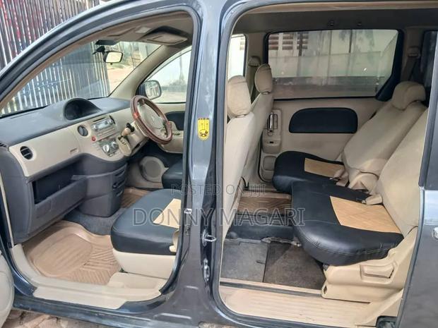 Toyota Sienta 2005 Gray