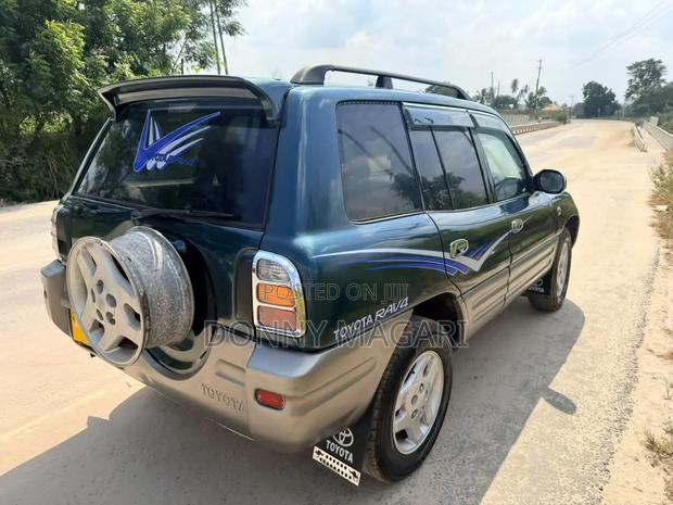 Toyota RAV4 1999 Green