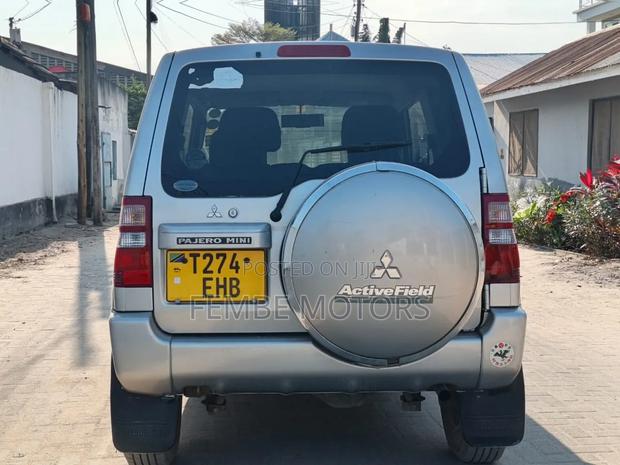 Mitsubishi Pajero 2001 Gray