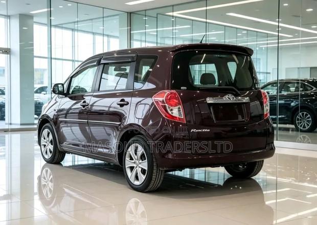 Toyota Ractis 2010 Maroon