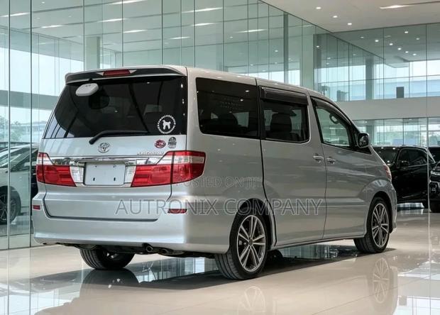 Toyota Alphard 2005 Silver