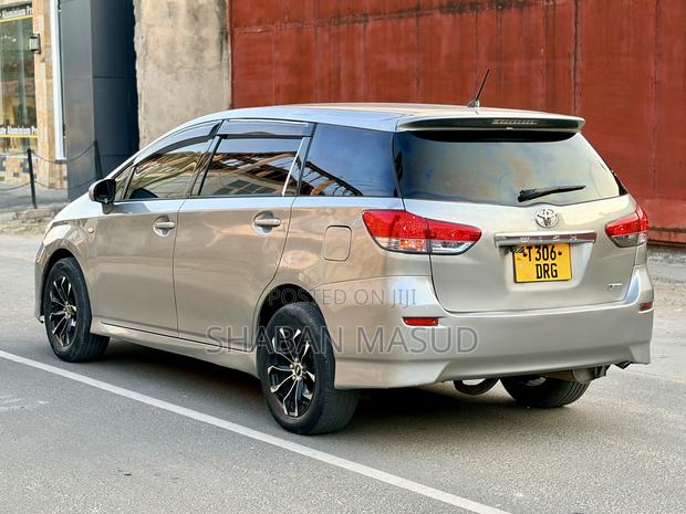 Toyota Wish 2010 Beige