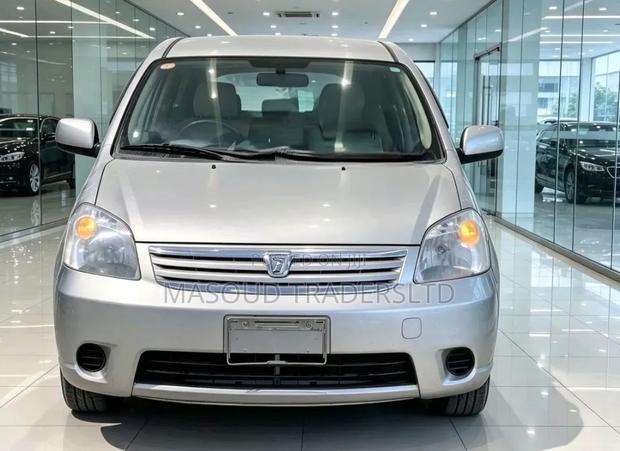Toyota Raum 2006 Silver