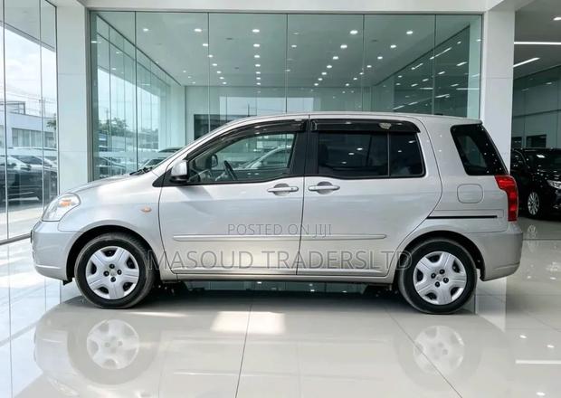 Toyota Raum 2006 Silver
