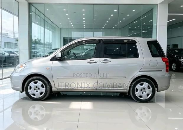 Toyota Raum 2006 Silver