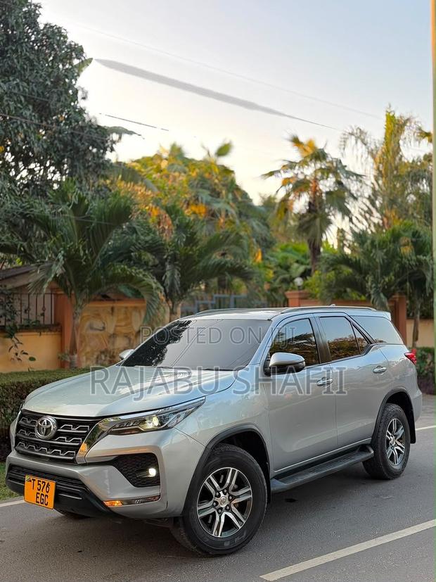 Toyota Fortuner 2.8 D AWD 2021 Silver