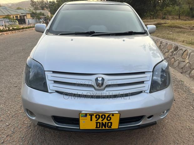 Toyota IST 2004 Silver