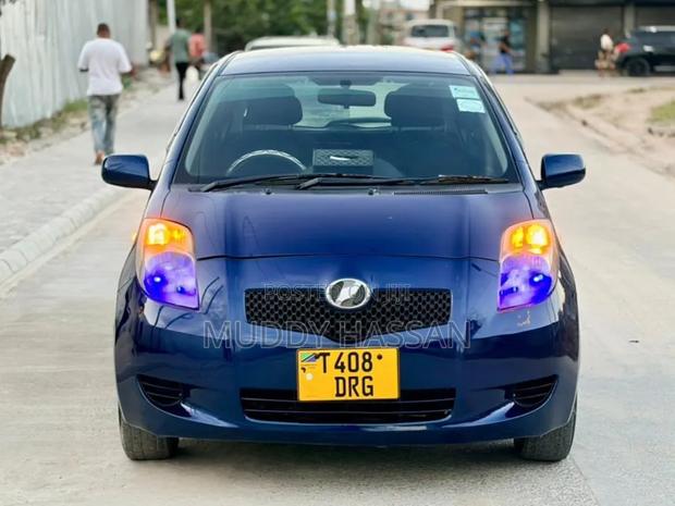 Toyota Vitz 2004 Blue