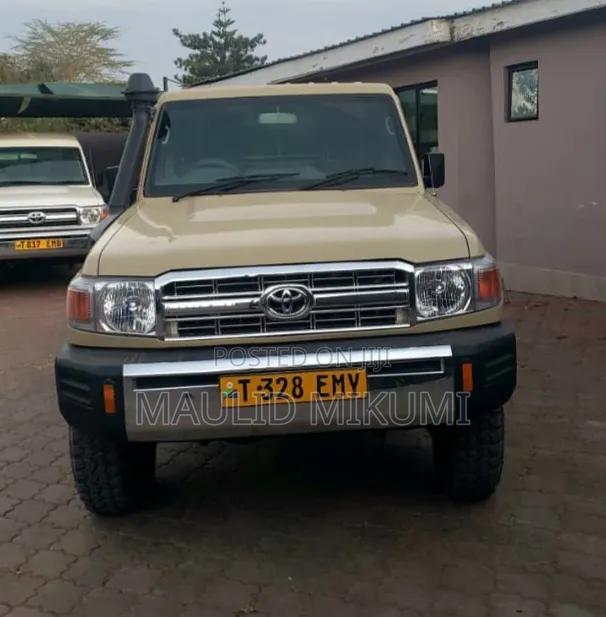 Toyota Land Cruiser 2016 Beige