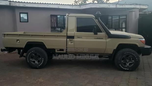 Toyota Land Cruiser 2016 Beige