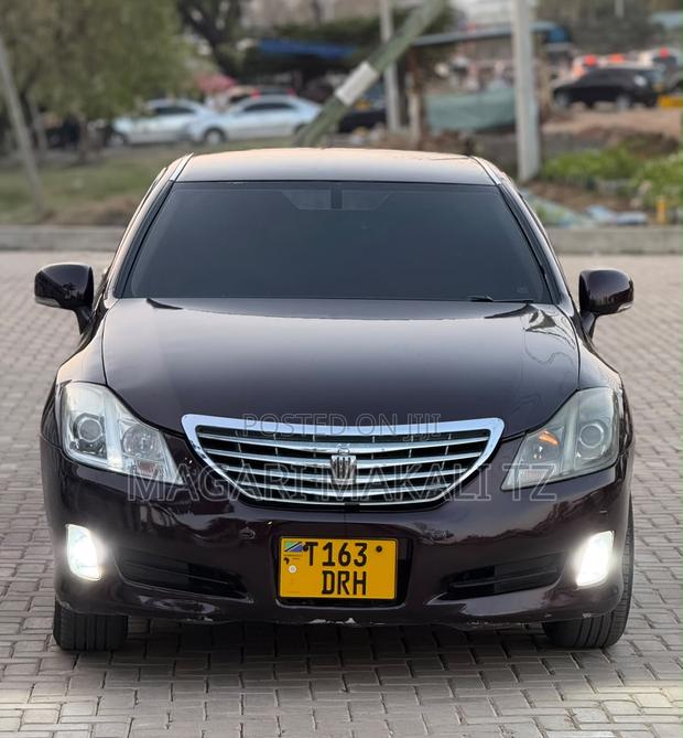 Toyota Crown 2009 Maroon