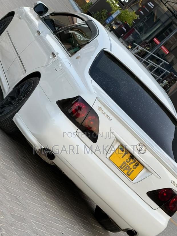 Toyota Crown 2006 White