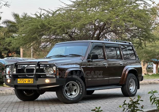 Nissan Patrol 1992 Brown