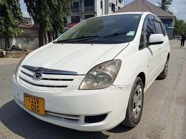 Toyota Corolla Spacio 2003