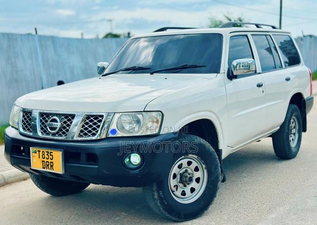 Nissan Patrol 2009 White