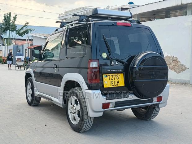 Mitsubishi Pajero 2000 Black