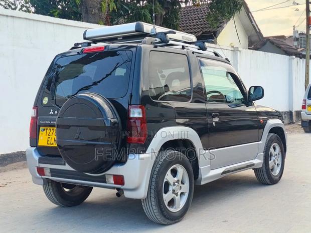 Mitsubishi Pajero 2000 Black