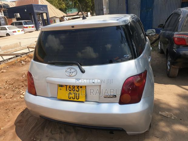 Toyota IST 2005 Silver