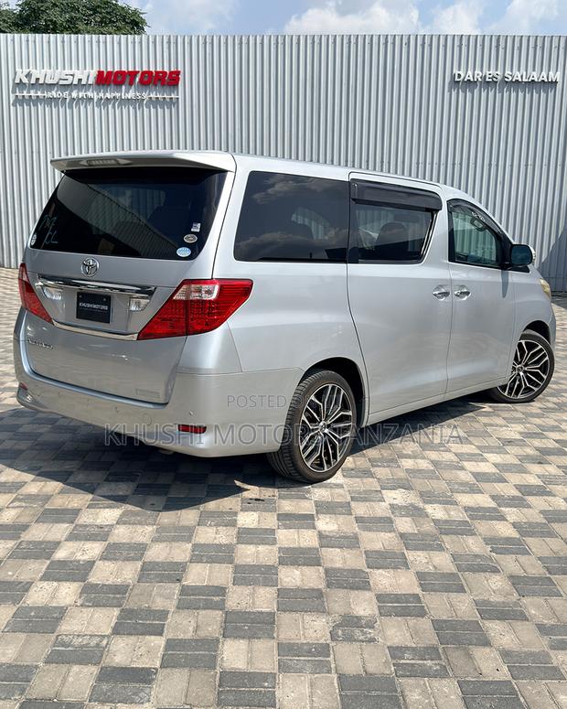 Toyota Alphard 2009 Silver