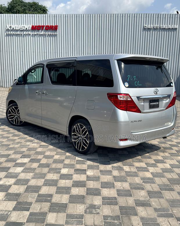 Toyota Alphard 2009 Silver