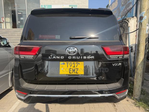 Toyota Land Cruiser 2025 Black
