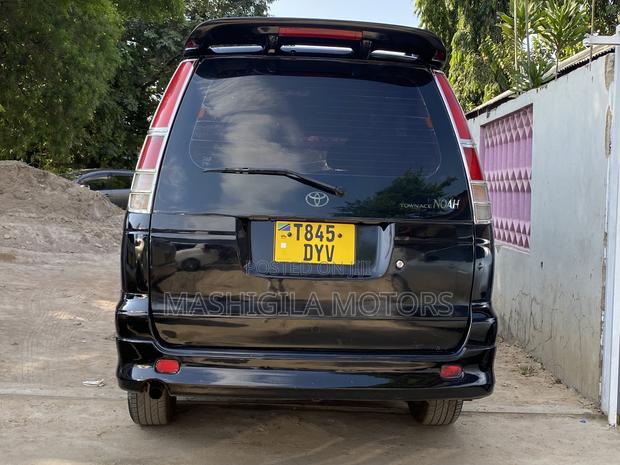 Toyota Noah 2001 Black