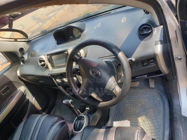 Toyota IST 2005 Silver