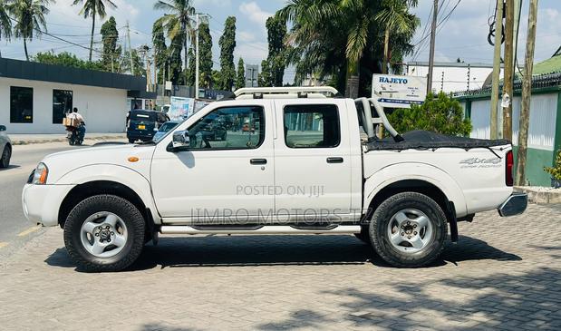 Nissan Hardbody 2015 White
