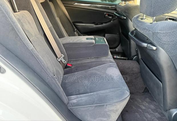 Toyota Crown 2007 White