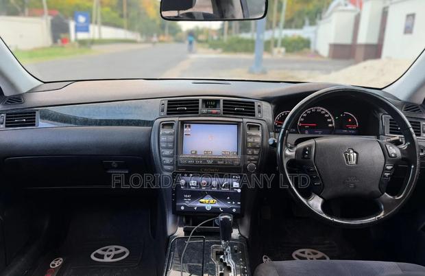 Toyota Crown 2004 White