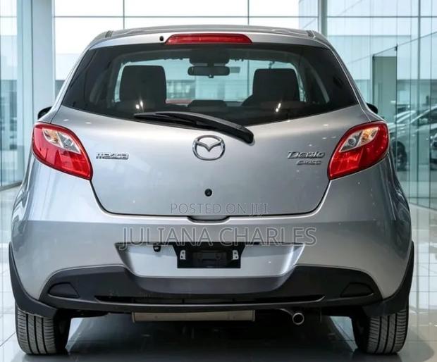 Mazda Demio 2011 Silver