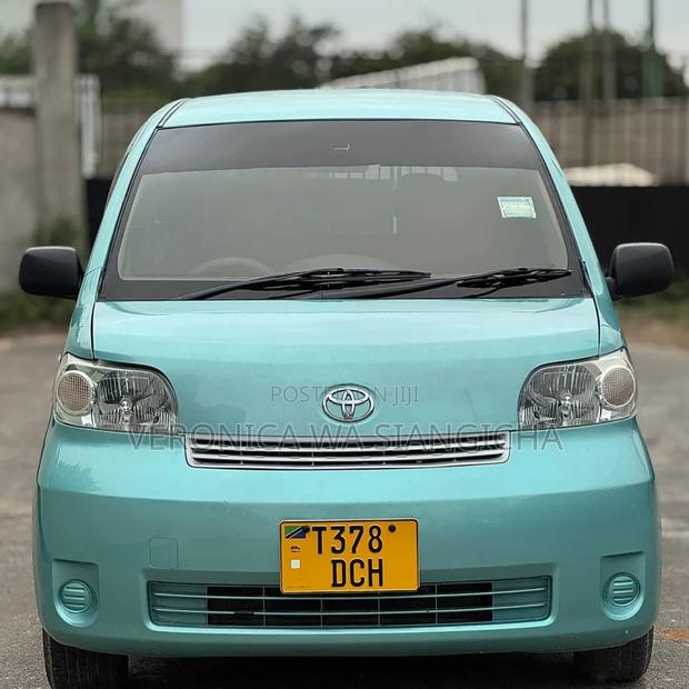 Toyota Porte 2007