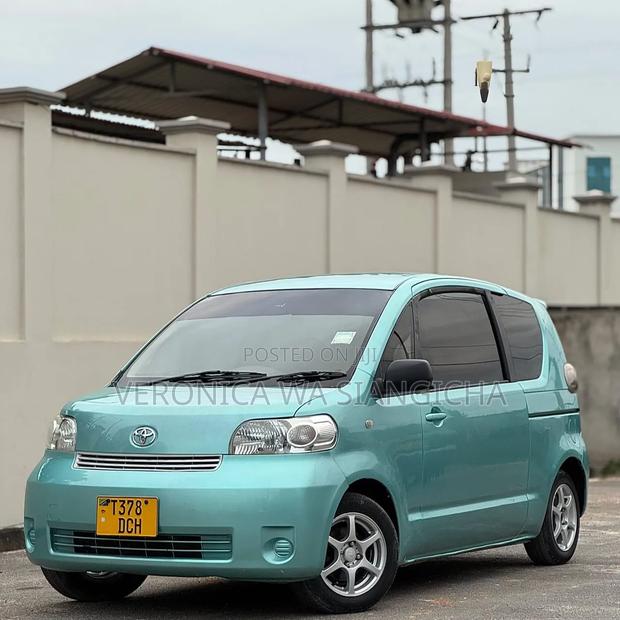 Toyota Porte 2007