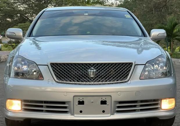 Toyota Crown Royale 2005