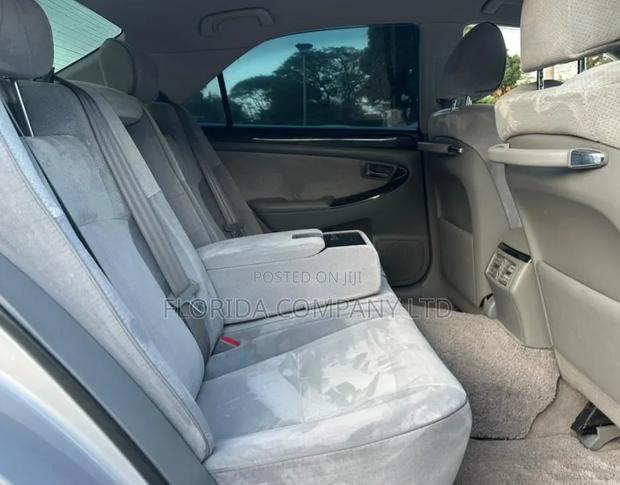 Toyota Crown Royale 2005