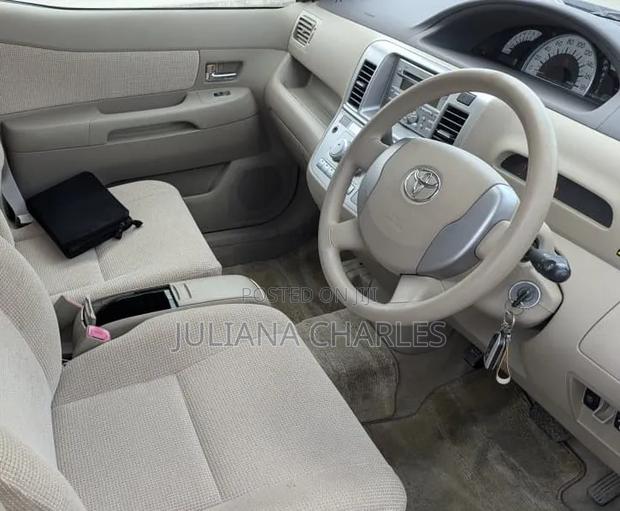 Toyota Rumion 1.5 FWD 2023 Gold
