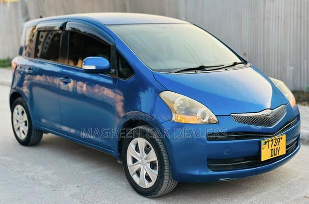 Toyota Ractis 2010 Blue