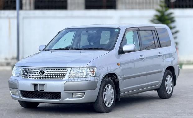 Toyota Succeed 2004 Silver