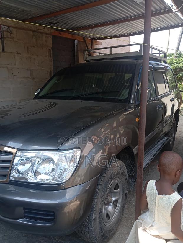 Toyota Land Cruiser 100 4.2 2006 Gray