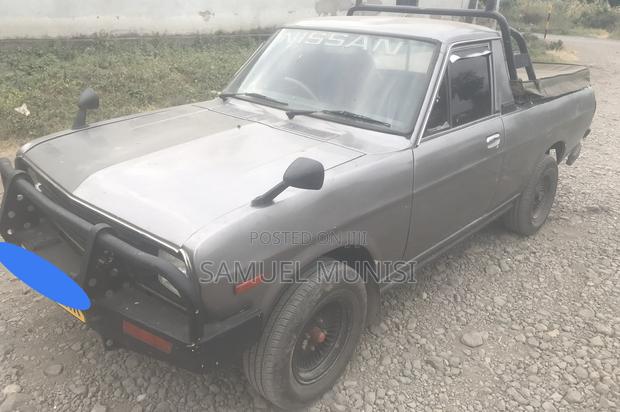 Nissan Sunny 2000 Gray