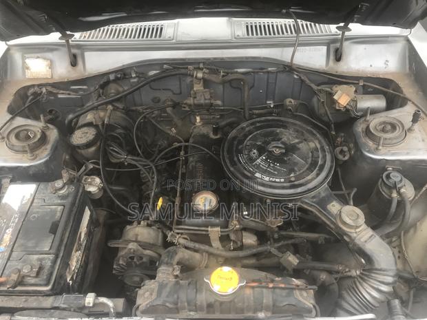 Nissan Sunny 2000 Gray