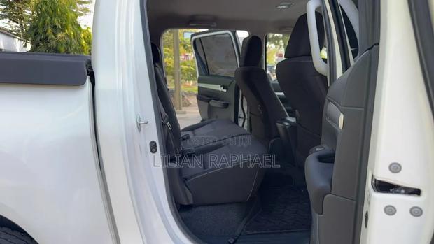 Toyota Hilux 2021 White