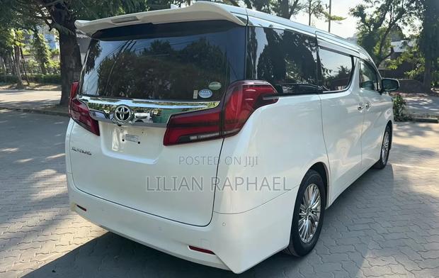 Toyota Alphard 2.5 Petrol FWD 2019 White