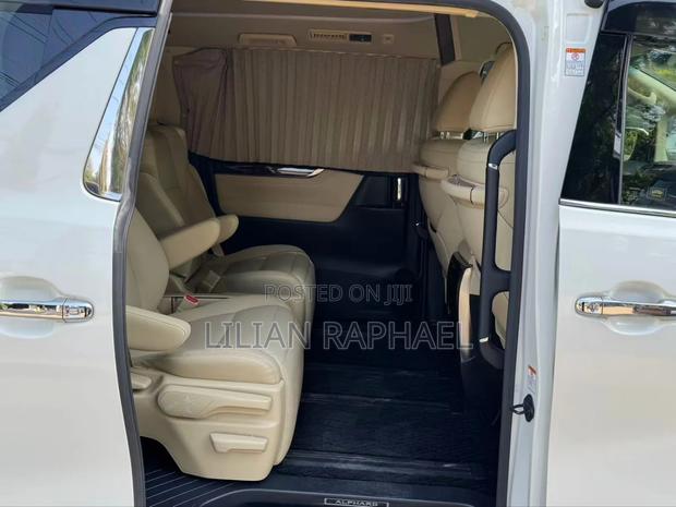 Toyota Alphard 2.5 Petrol FWD 2019 White