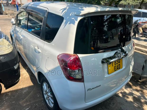 Toyota Ractis 2005 Pearl